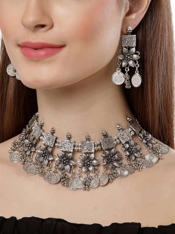 Wear oxidized jewelry with your outfits